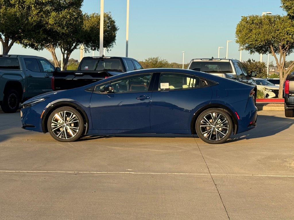 New 2027 Toyota Prius XLE FWD image 2
