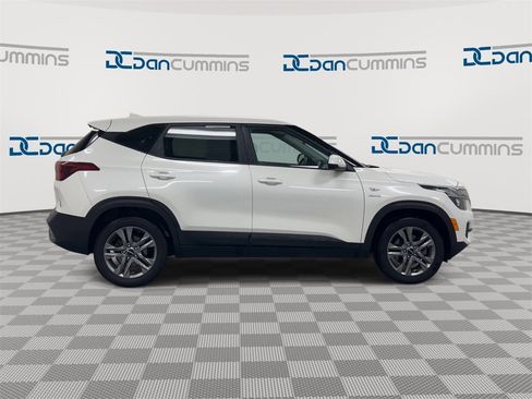 Used 2023 Kia Seltos LX image 9