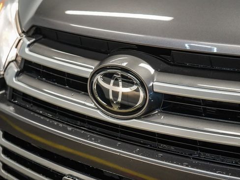 Used 2019 Toyota Highlander XLE image 8