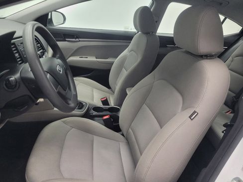 Used 2017 Hyundai Elantra SE image 17
