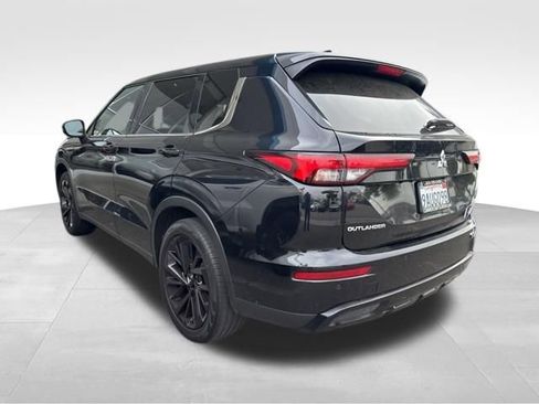 Used 2022 Mitsubishi Outlander SE image 4