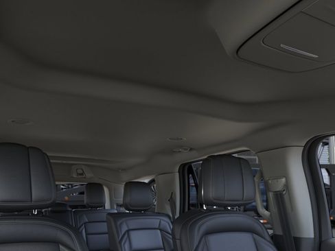 New 2026 Lincoln Navigator Premiere AWD/4WD image 22
