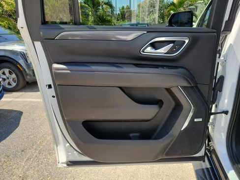 Used 2022 Chevrolet Suburban RST w/ Luxury Package AWD/4WD image 11
