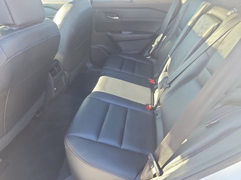 Used 2023 Nissan Rogue SL w/ SL Premium Package image 33