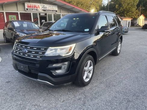 Used 2017 Ford Explorer XLT w/ Equipment Group 202A AWD/4WD image 3