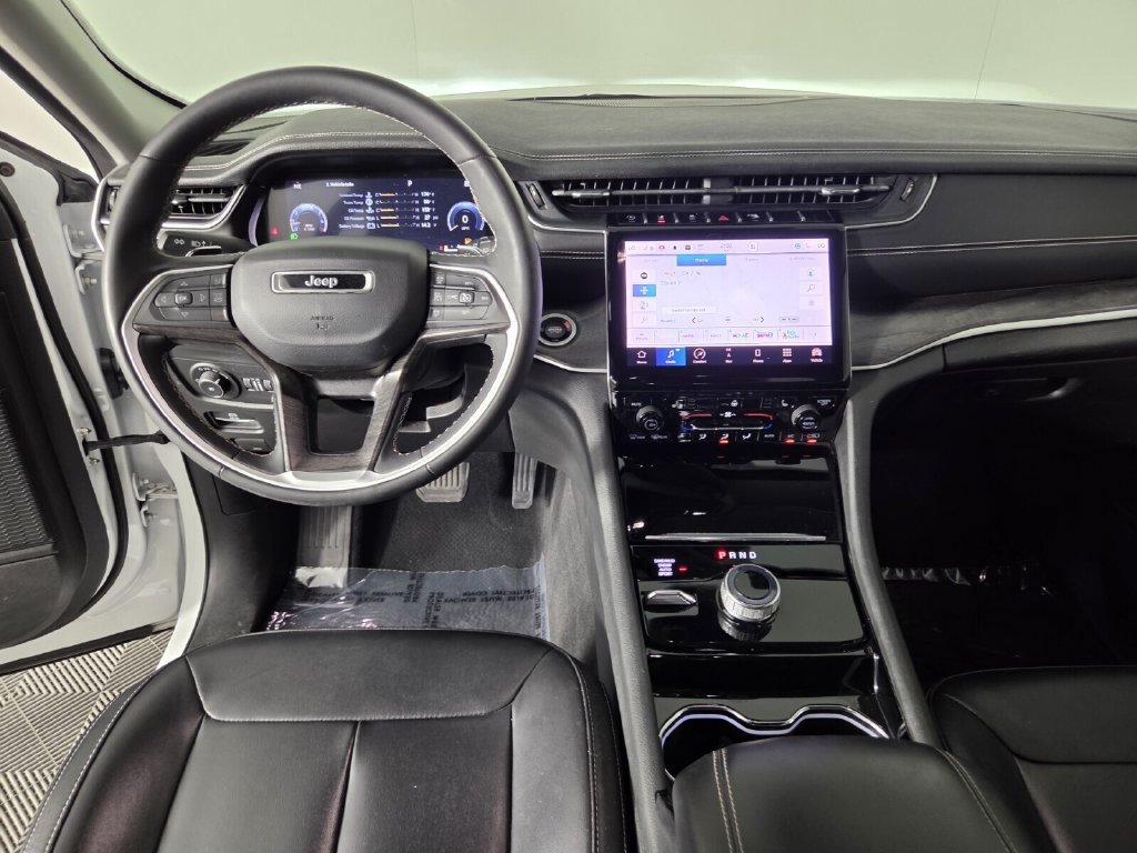Used 2023 Jeep Grand Cherokee Limited w/ Black Appearance Package AWD/4WD image 24