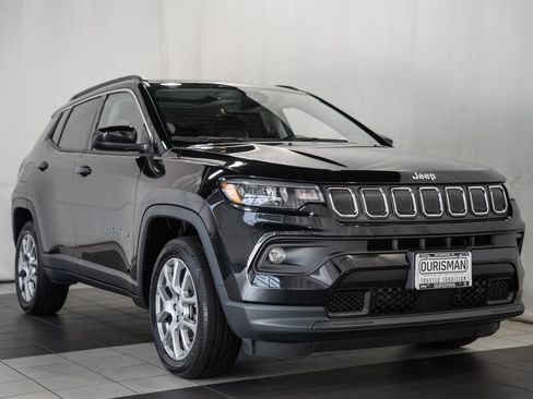 Certified 2022 Jeep Compass Latitude w/ Sun and Sound Group AWD/4WD image 1
