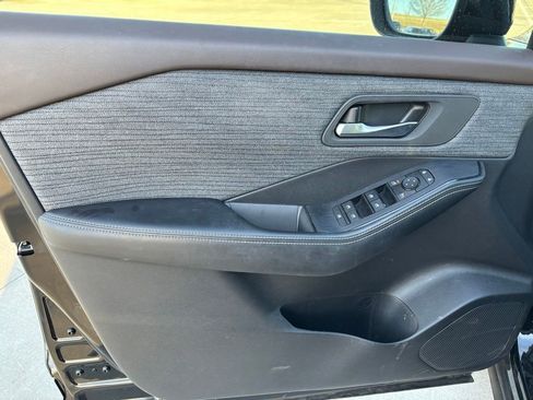 Used 2023 Nissan Rogue SV image 13