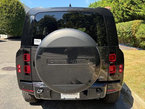 Used 2023 Land Rover Defender 110 X-Dynamic SE image 4