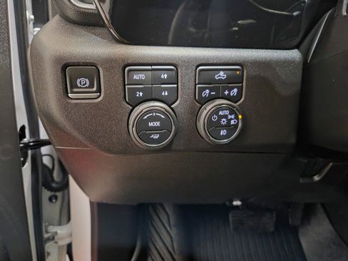Used 2022 Chevrolet Silverado 1500 RST AWD/4WD image 45