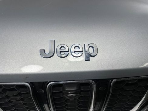 Used 2022 Jeep Grand Cherokee Overland w/ Advanced Protech Group III image 9