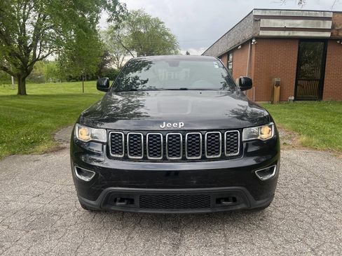 Used 2017 Jeep Grand Cherokee Laredo w/ Quick Order Package 23E AWD/4WD image 3