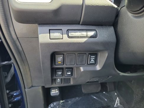Used 2022 Nissan Frontier SV AWD/4WD image 19