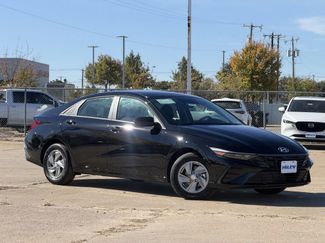 New 2026 Hyundai Elantra SE video 2