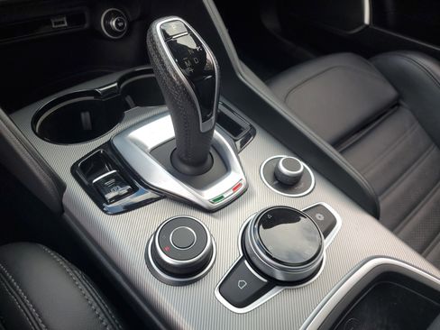 Used 2022 Alfa Romeo Giulia Veloce image 29