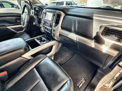 Used 2018 Nissan Titan PRO-4X w/ Pro-4x Convenience Package image 26