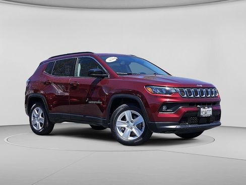 Used 2022 Jeep Compass Latitude w/ Sun and Sound Group AWD/4WD image 5