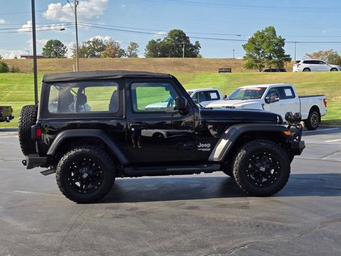 Used 2019 Jeep Wrangler Sport AWD/4WD image 6