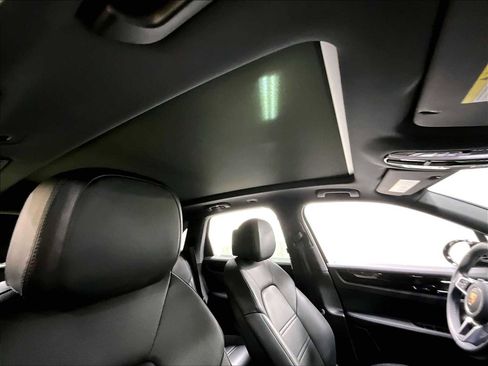 Used 2022 Porsche Cayenne image 27