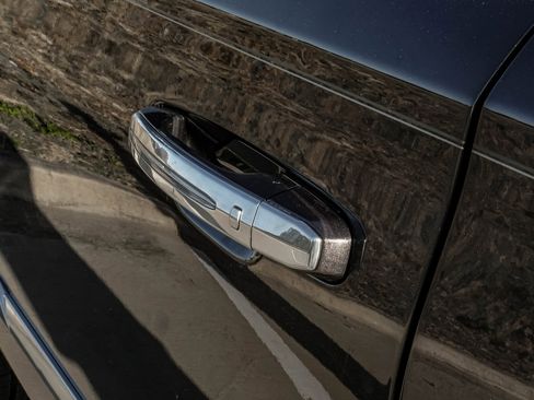 Used 2016 Cadillac Escalade Platinum image 42