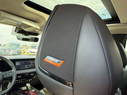 Used 2025 Nissan Kicks SR w/ SR Premium Package AWD/4WD image 5