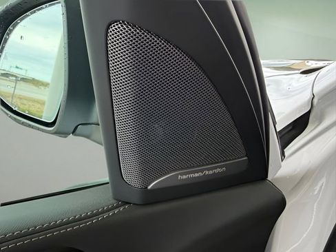 Used 2025 BMW X5 xDrive40i w/ Executive Package image 16