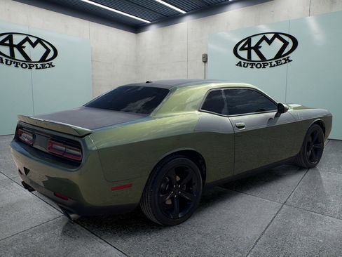 Used 2018 Dodge Challenger R/T w/ Driver Convenience Group RWD image 3