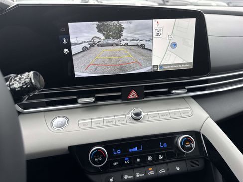 Certified 2025 Hyundai Elantra Limited image 11