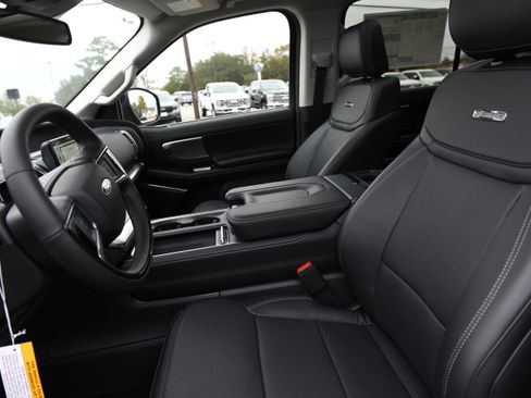 New 2025 Ford Expedition Platinum w/ Driver's Package image 26