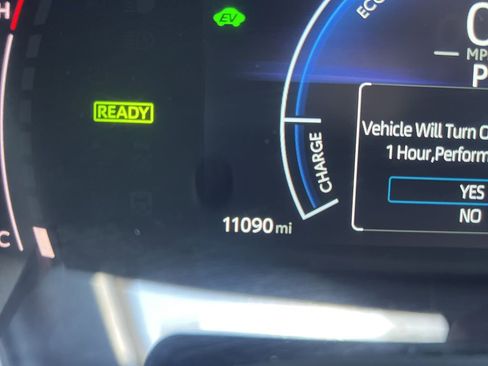 Used 2025 Toyota Camry SE image 4