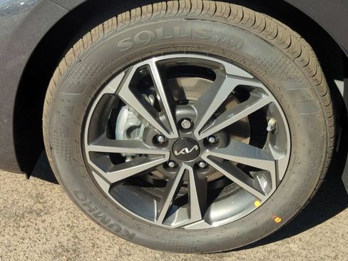 Used 2024 Kia Forte LXS w/ LXS Technology Package FWD image 29