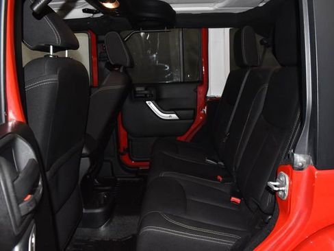 Used 2013 Jeep Wrangler Unlimited Sahara w/ Connectivity Group image 17