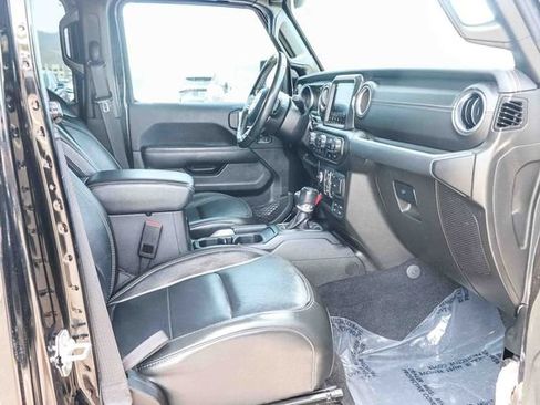 Used 2022 Jeep Wrangler Unlimited Sahara w/ Cold Weather Group AWD/4WD image 19
