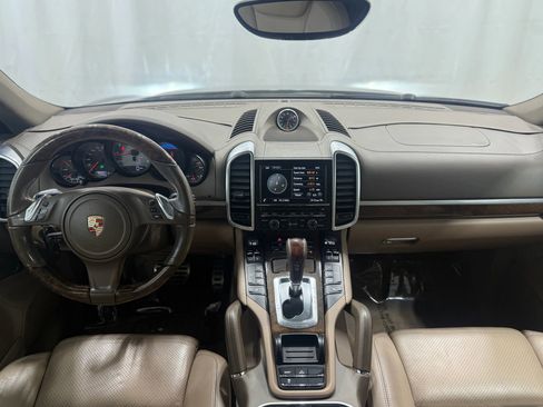 Used 2014 Porsche Cayenne S image 18