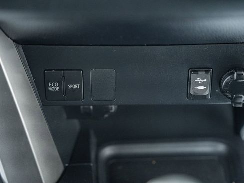 Used 2017 Toyota RAV4 LE image 21