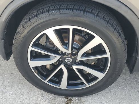 Used 2018 Nissan Rogue SL w/ Premium Package FWD image 12