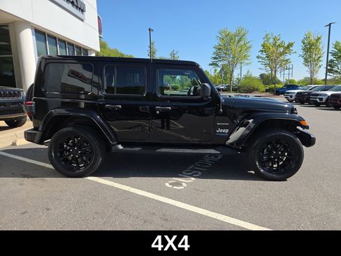 Used 2022 Jeep Wrangler Unlimited Sahara AWD/4WD image 3