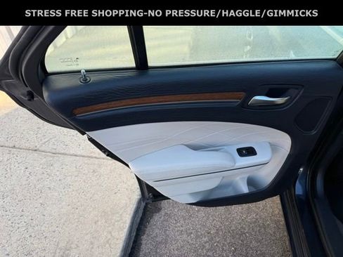 Used 2016 Chrysler 300 C Platinum w/ Safetytec Plus Group image 31