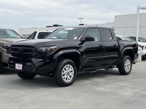 Certified 2024 Toyota Tacoma SR5 AWD/4WD image 6