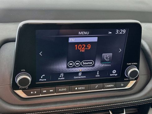 Used 2025 Nissan Rogue SV FWD image 21