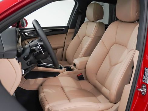 Used 2026 Porsche Macan AWD/4WD image 5