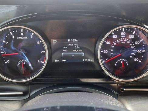 Used 2022 Kia Carnival EX FWD image 32