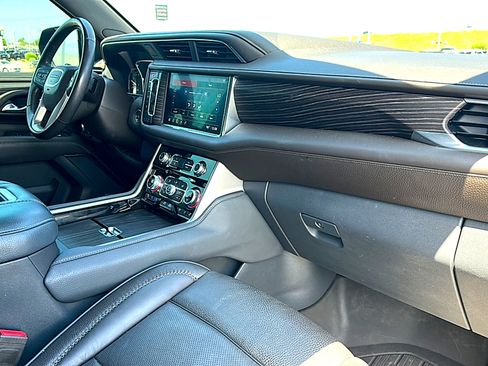 Used 2021 GMC Yukon Denali w/ Denali Premium Package image 22