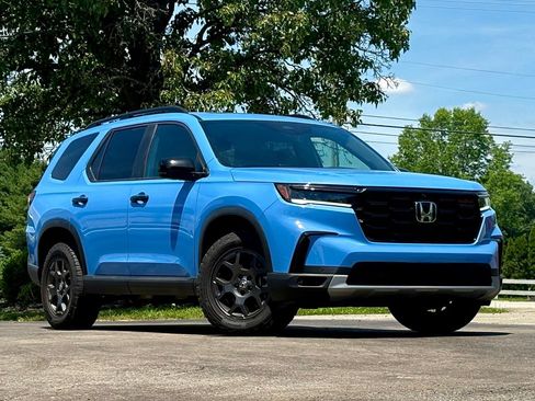 Used 2024 Honda Pilot TrailSport image 1