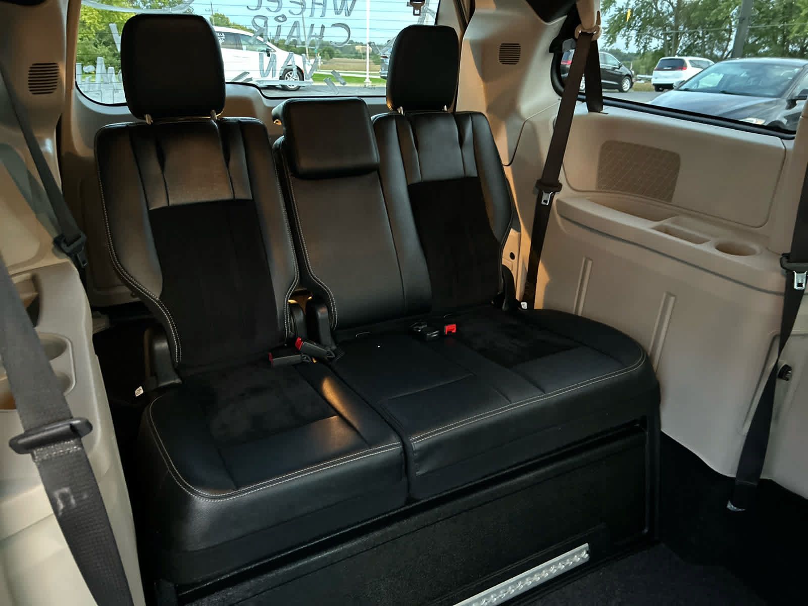 Used 2018 Dodge Grand Caravan SXT FWD image 29
