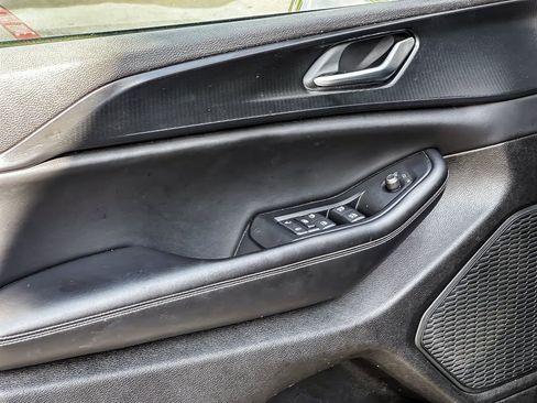 Used 2023 Jeep Grand Cherokee L Laredo image 9