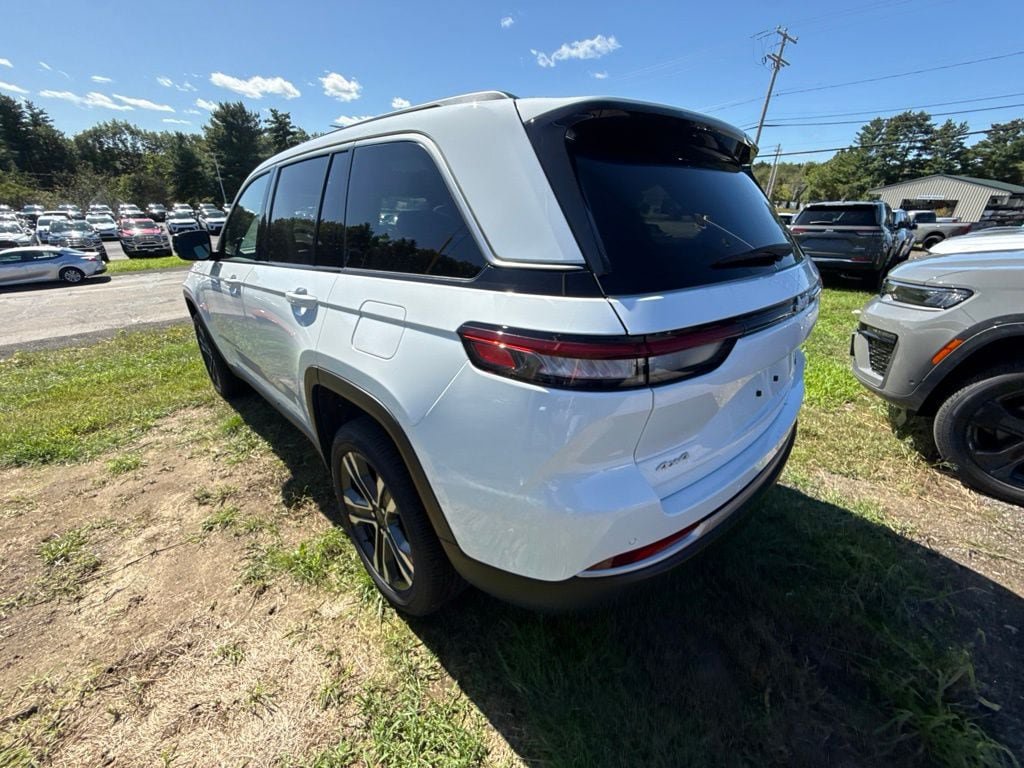 New 2027 Jeep Grand Cherokee Limited AWD/4WD image 3