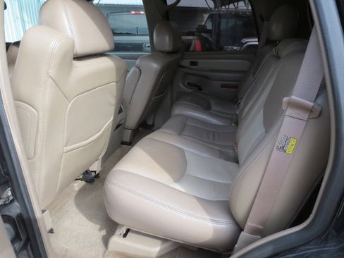 Used 2004 GMC Yukon Denali image 19
