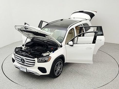 Used 2024 Mercedes-Benz GLS 450 4MATIC image 40