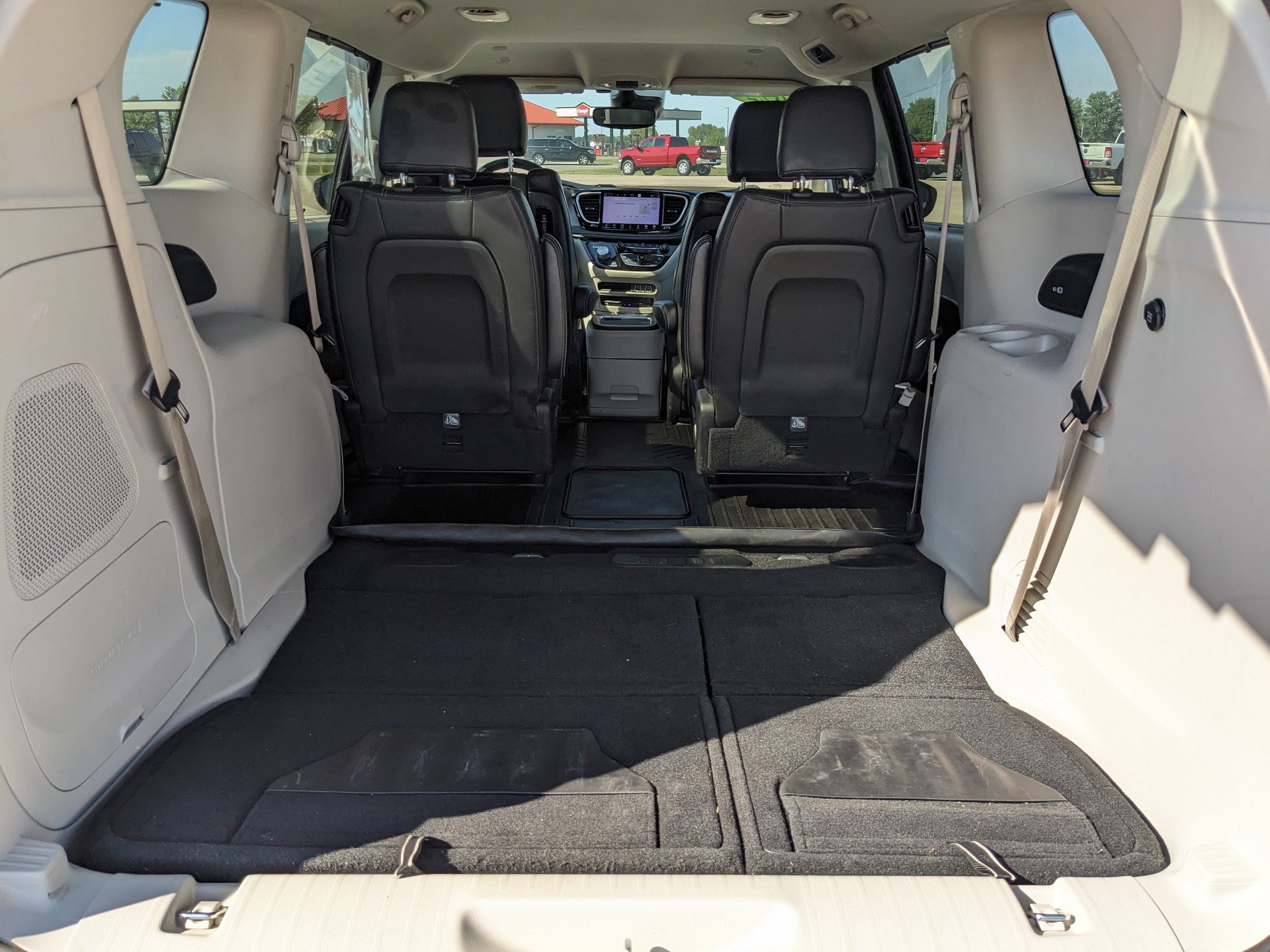 Used 2022 Chrysler Pacifica Touring-L w/ Uconnect Theater Family Group AWD/4WD image 50